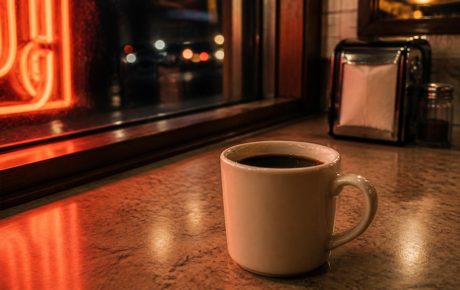 Late-Night Coffee, Sweet Tea & the 24/7 Diner Experience